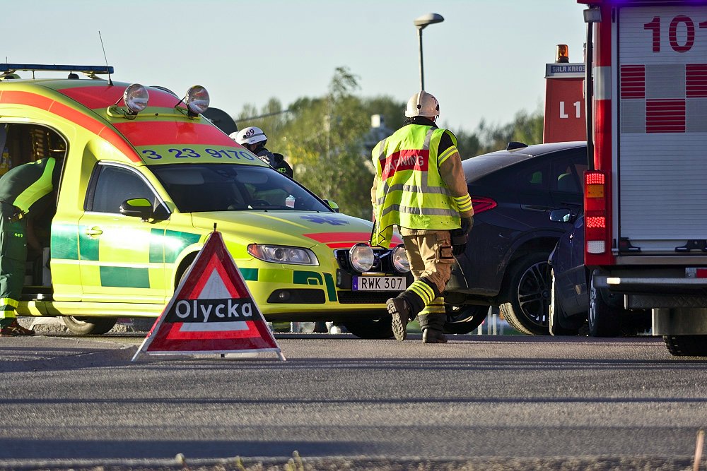 Ambulans-Räddningstjänsten-Trafikolycka