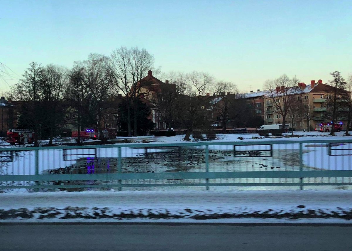 Larm om drunkningstillbud i Svartån i Örebro